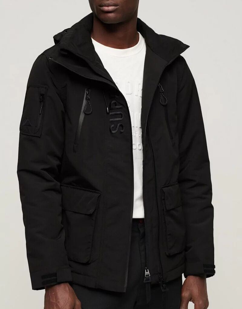 

Черная ветровка Superdry Ultimate