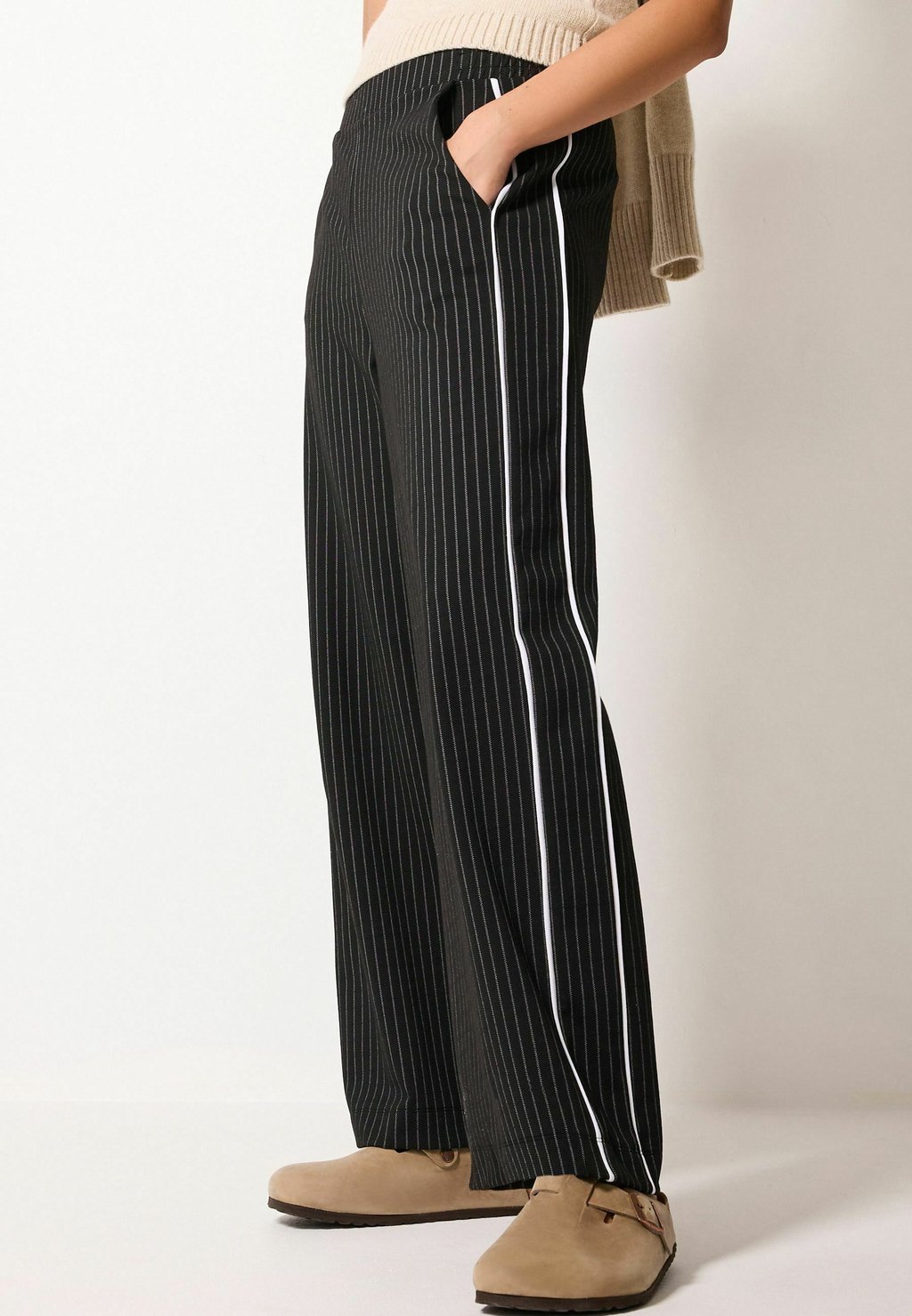 

Брюки Wide Leg Side Stripe Next, цвет black pinstripe