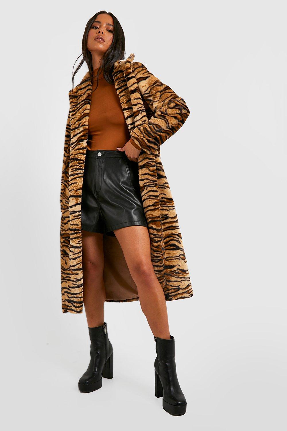 

Длинное пальто из искусственного меха petite tiger Boohoo, натуральный