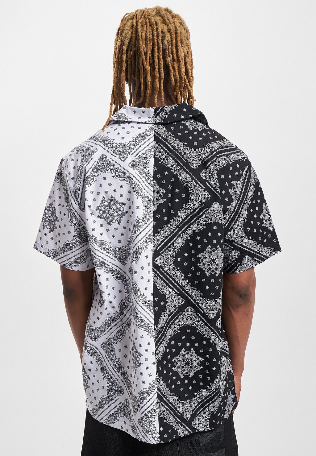 

Рубашка CHEST SIGNATURE PAISLEY BLOCK RE Karl Kani, черный белый