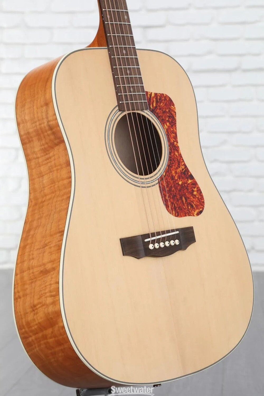 

Guild D-240E, Акустически-электрическая гитара Flamed Mahogany - Natural
