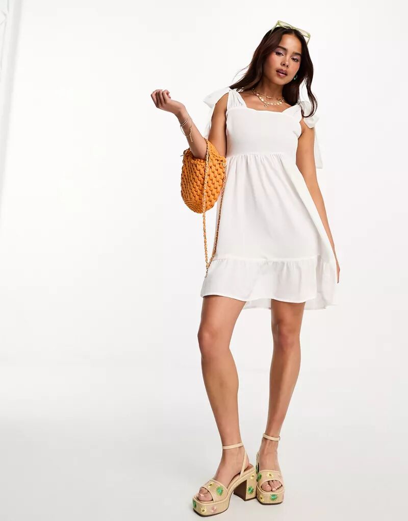 Белое мини-платье Vero Moda с завязками на плечах кремовое пляжное платье макси vero moda с завязками на плечах