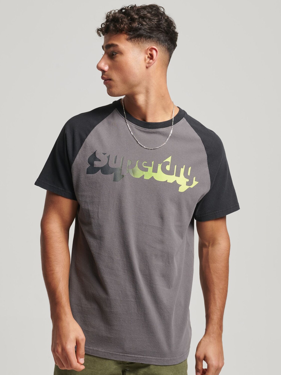 

Футболка Vintage Shadow реглан Superdry, угольно-серый/черный