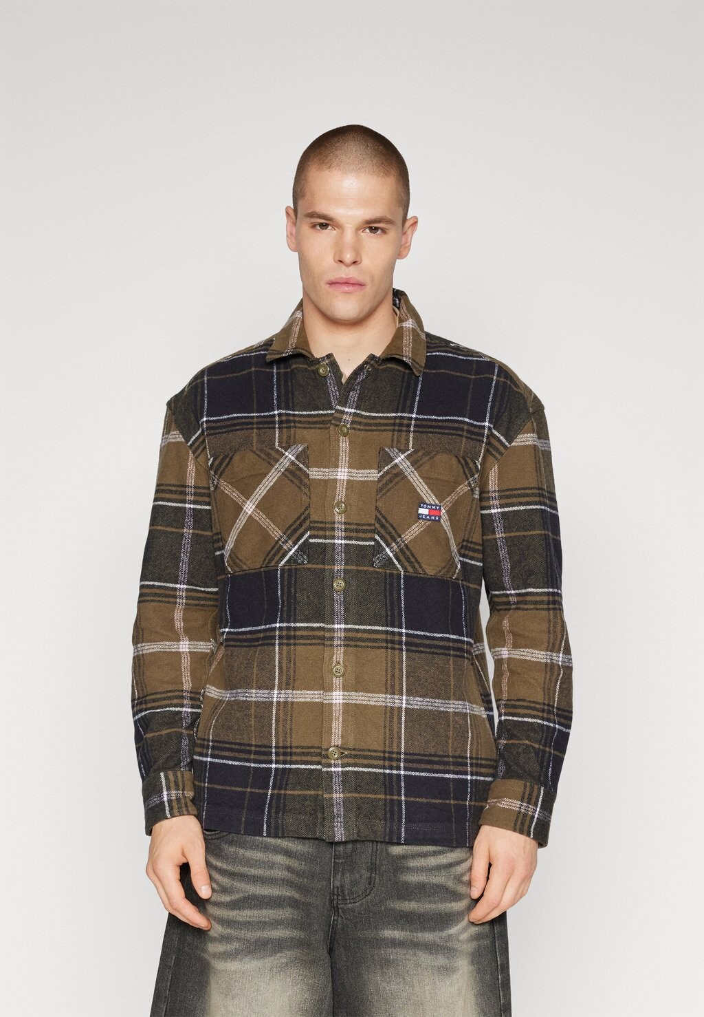 

Рубашка ВЕРСИЯ Tommy Jeans, оливково-зеленая клетка.