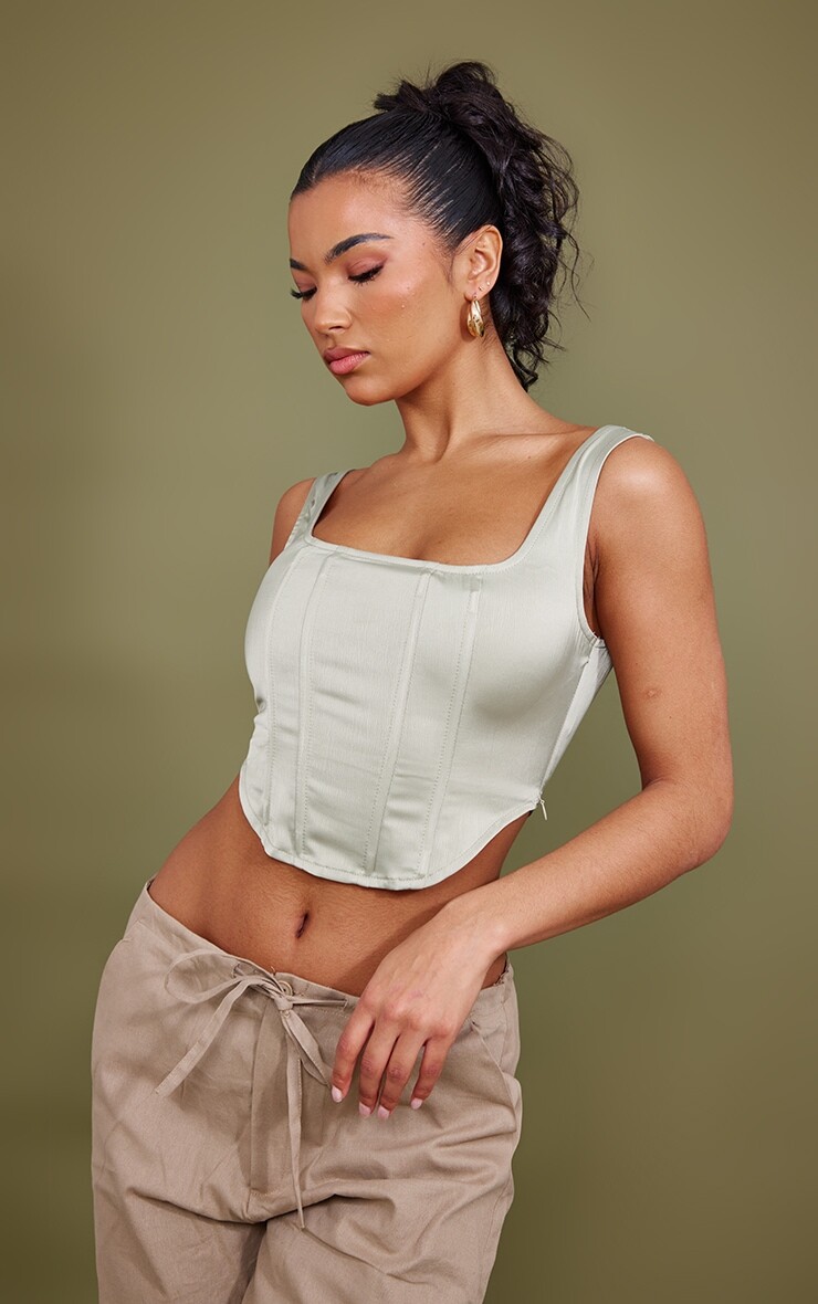 

PrettyLittleThing Бледно-оливковый скульптурный атласный корсет на косточке