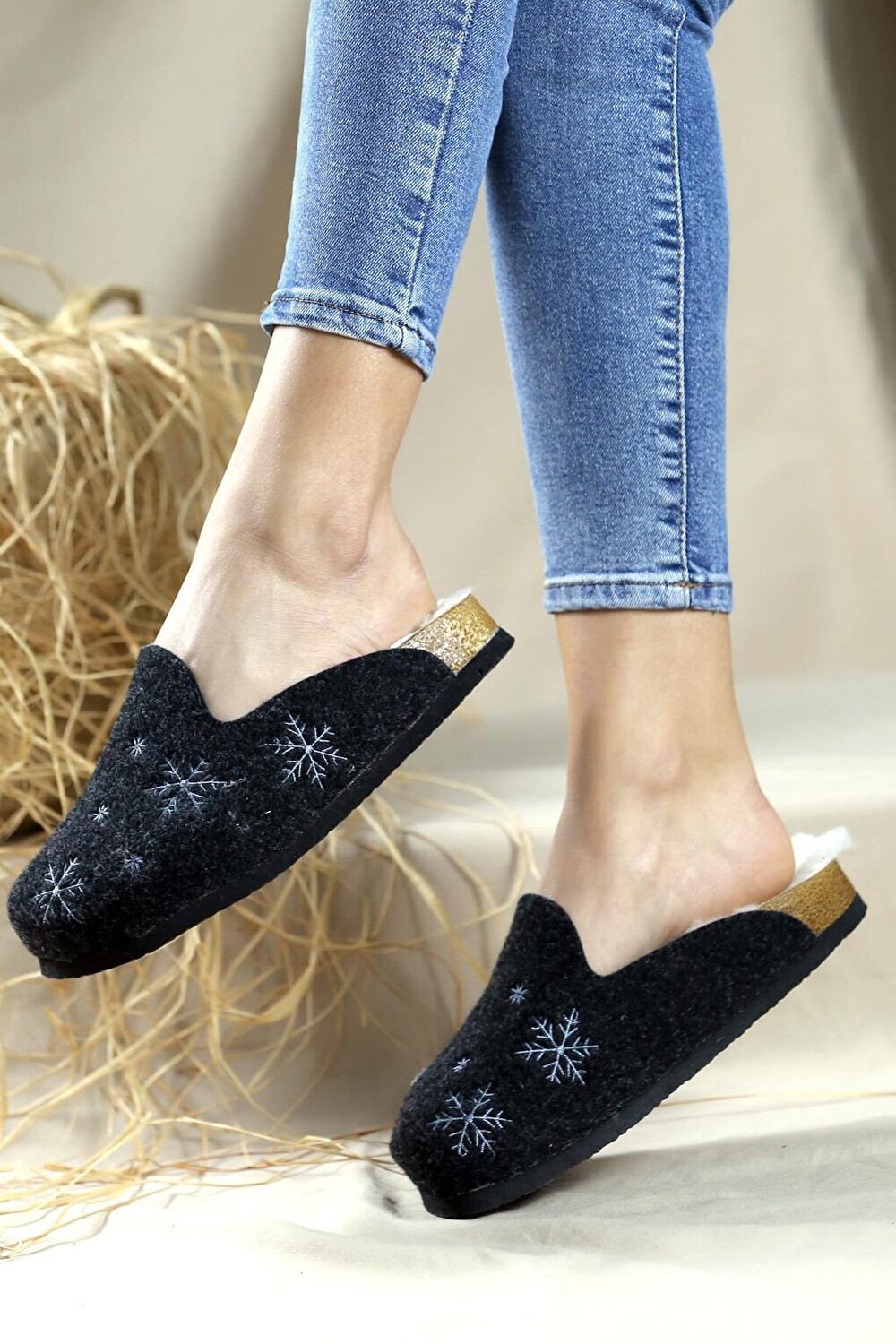 

Тапочки женские Furry Comfortable 020-02100-21 ЧЕРНЫЙ СНЕЖНЫЙ Pembe Potin