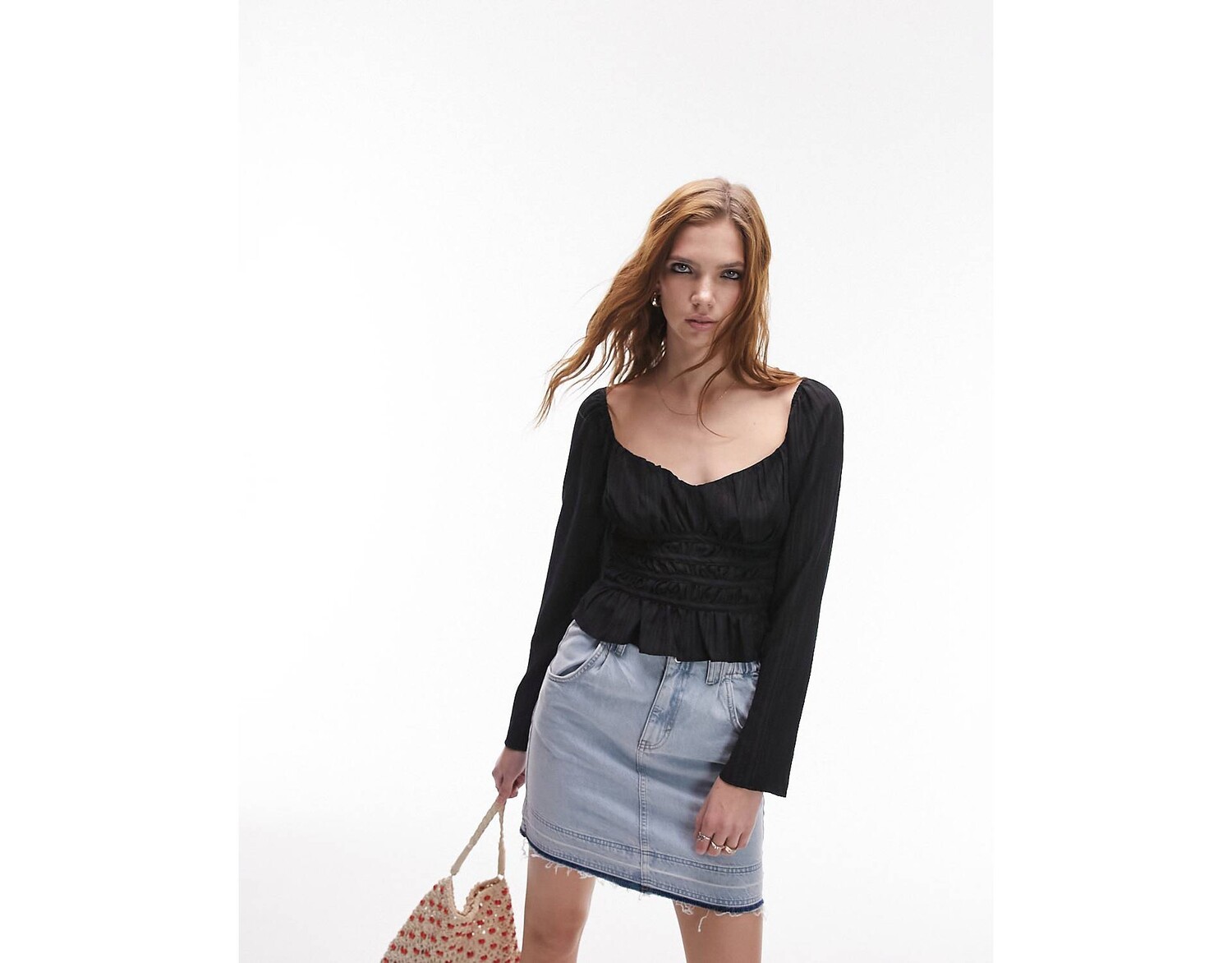 

Черный фактурный топ с длинными рукавами и вырезом сердечком Topshop