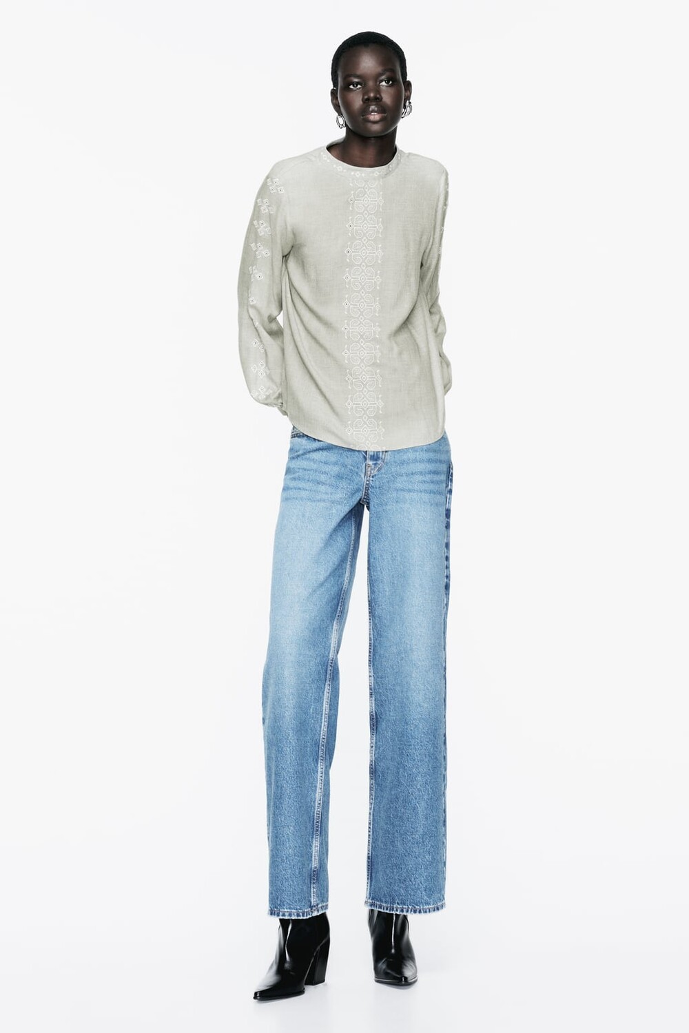 

Топ с вышивкой ришелье ZARA, серый