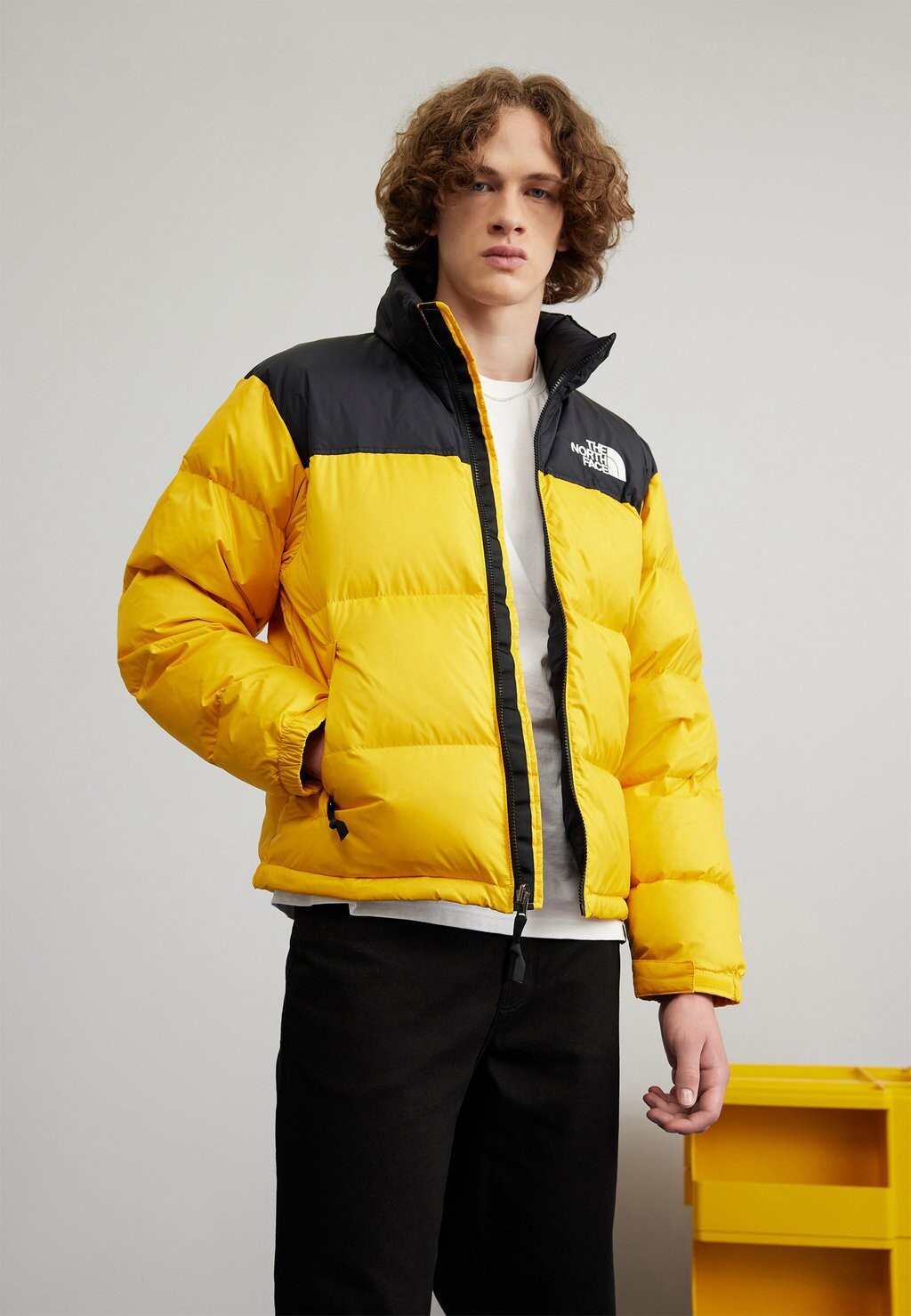 

Пуховик Retro Nuptse Jacket The North Face, цвет summit gold-black