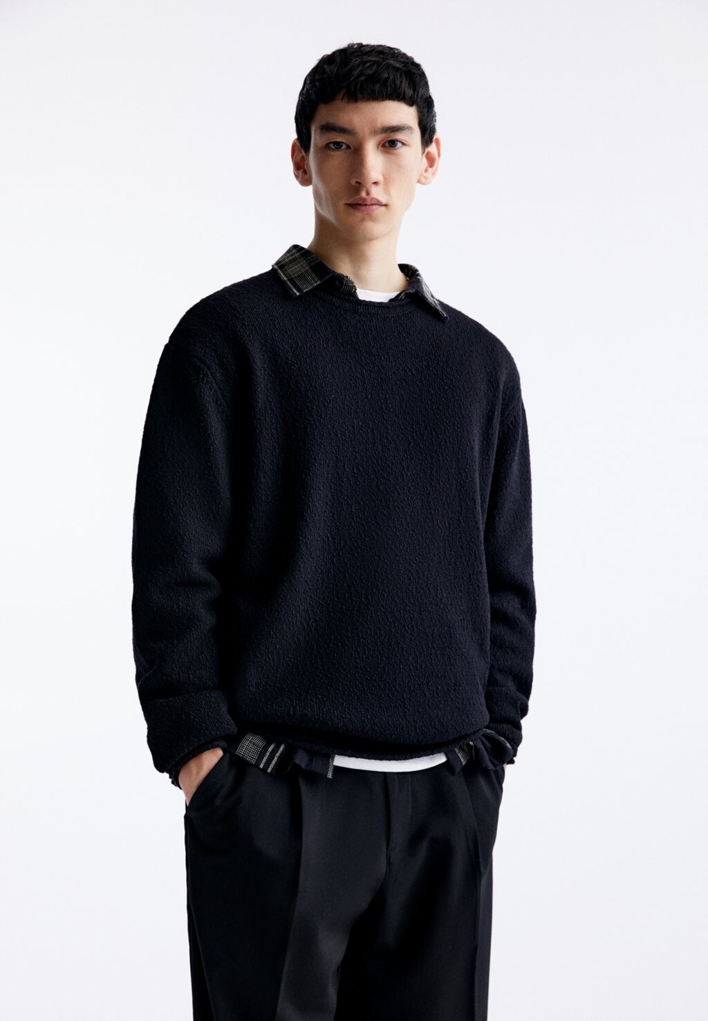 

Вязаный джемпер CREW NECK WITH ROLLED DETAILS PULL&BEAR, цвет black