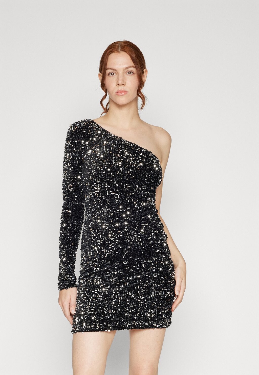 

Коктейльное платье PCNYLLA ONE SHOULDER DRESS Pieces, черный