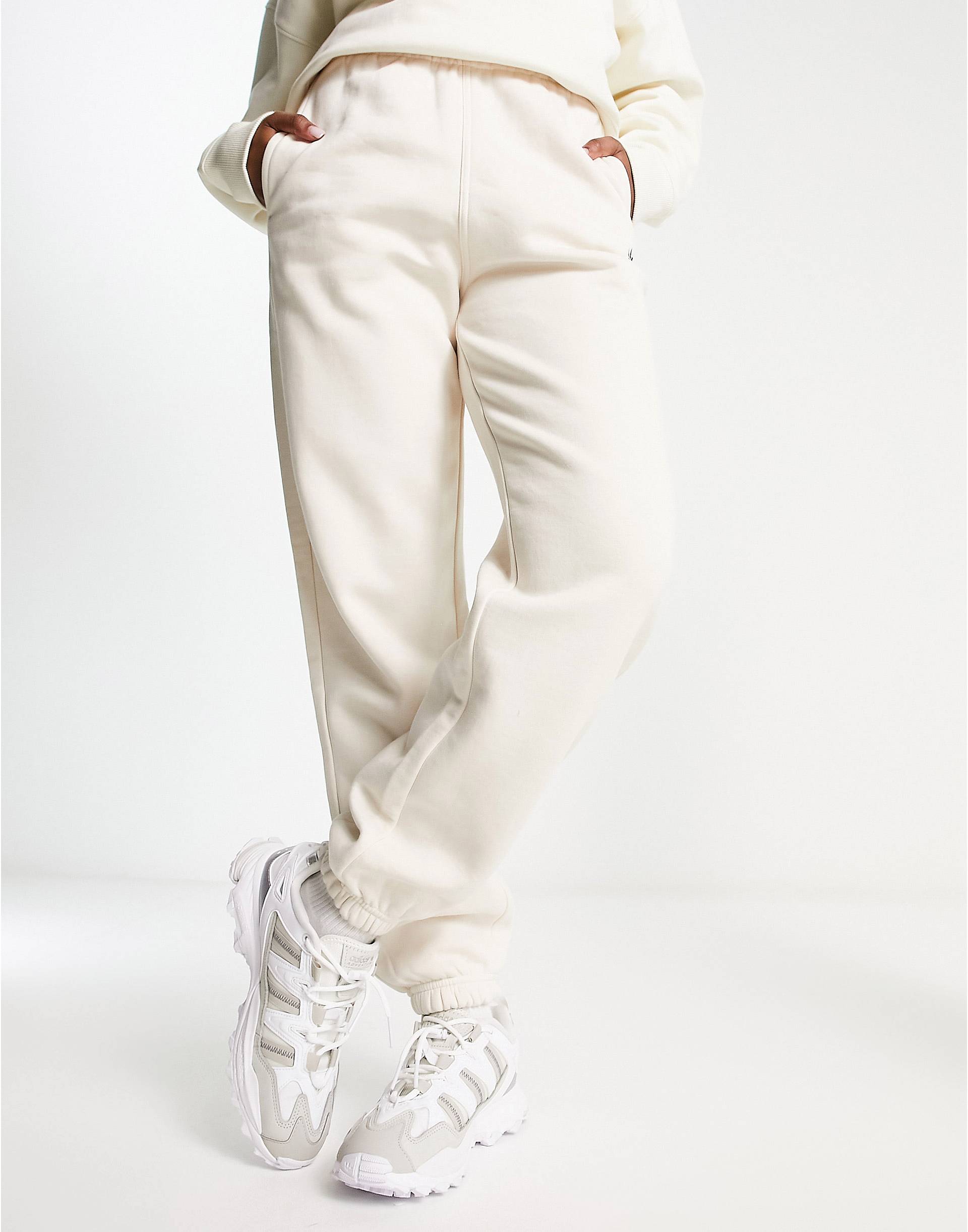 Белые флисовые джоггеры adidas Originals essentials