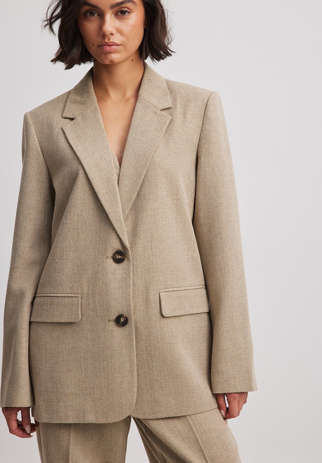 

Короткое пальто AUS MISCHUNG MIT FISCHGRÄTMUSTER NA-KD, цвет beige