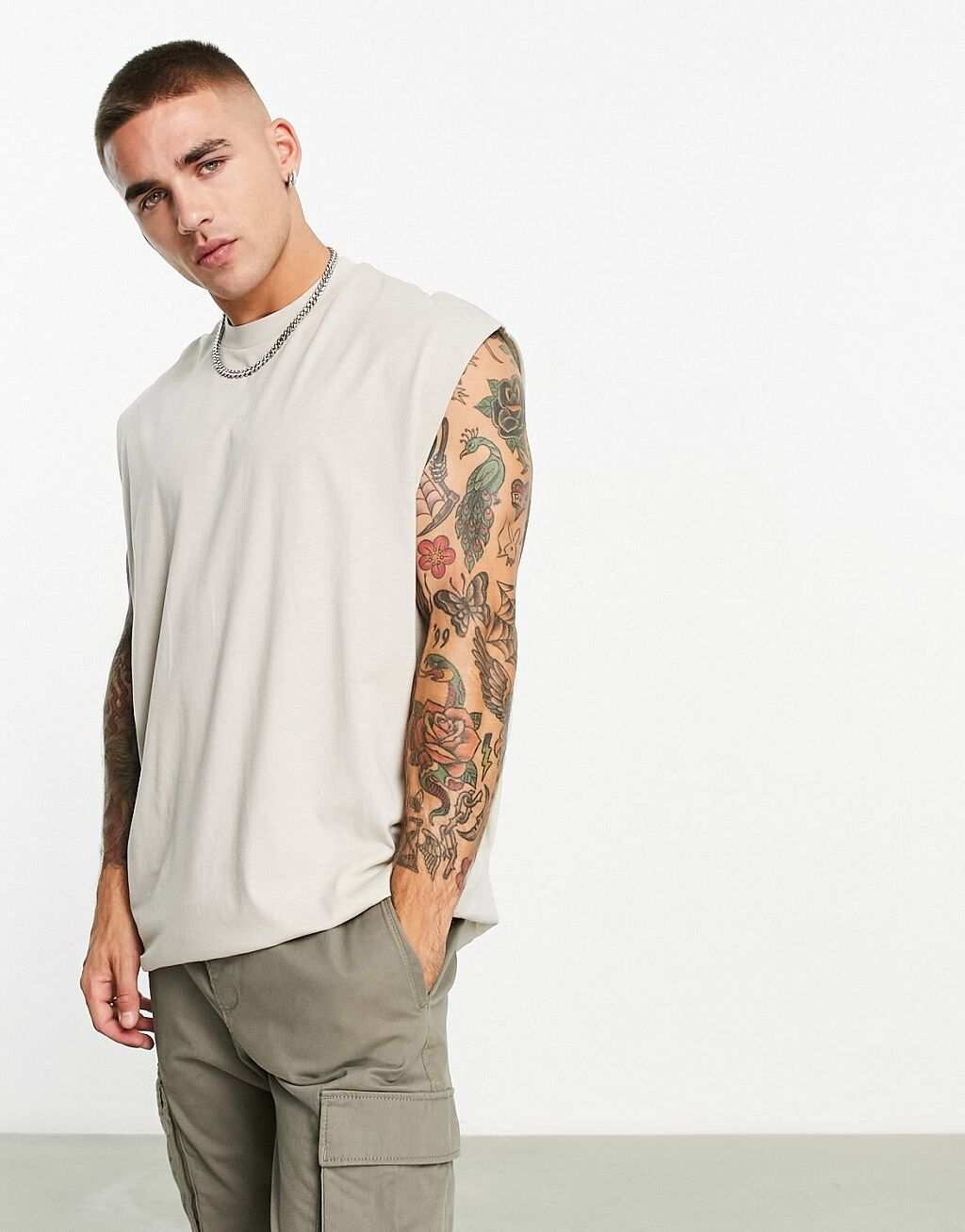 

Бежевый оверсайз-жилет с круглым вырезом ASOS DESIGN