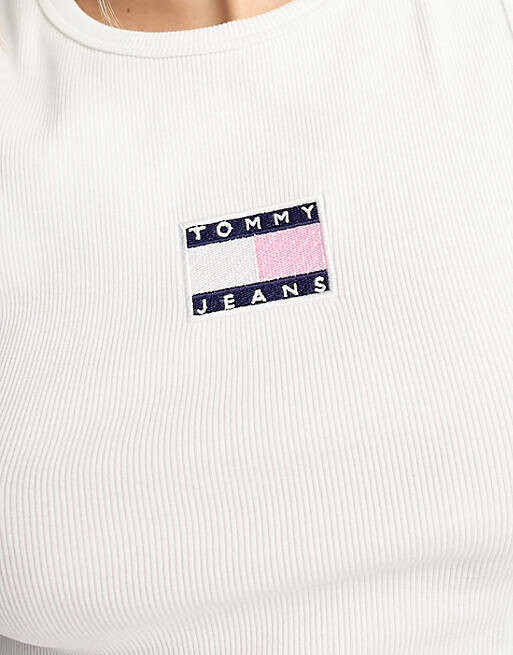 

Белый топ с надписью Tommy Jeans