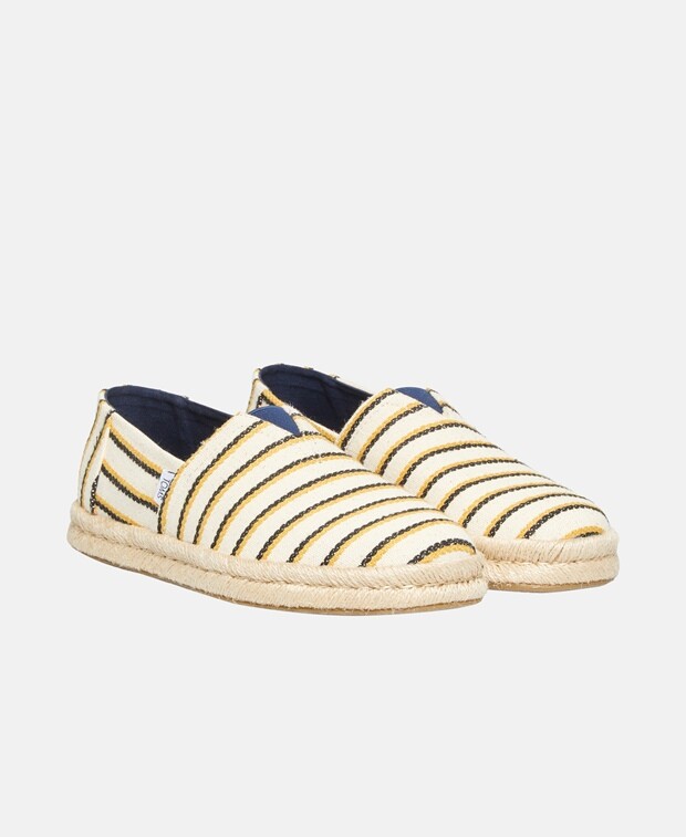 

Эспадрильи Toms, естественный