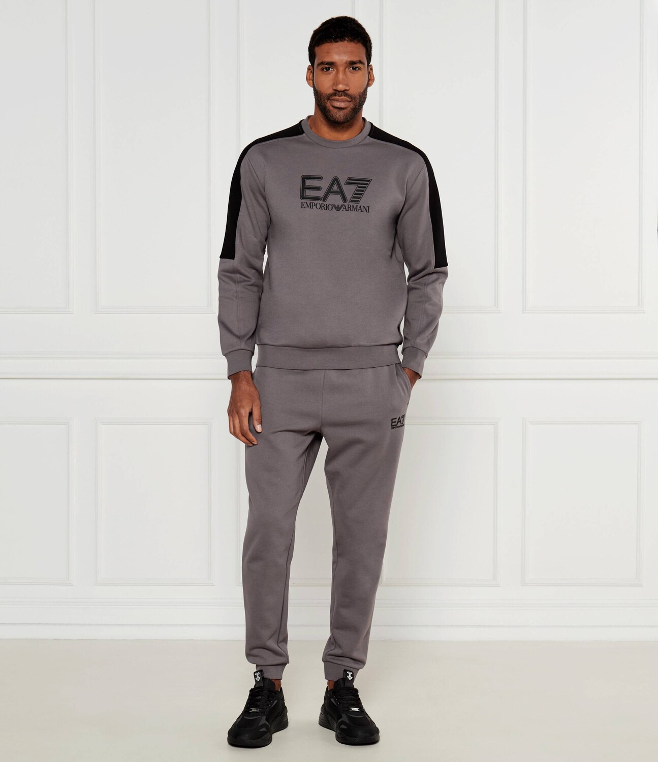 

Спортивный костюм EA7 Regular Fit, серый