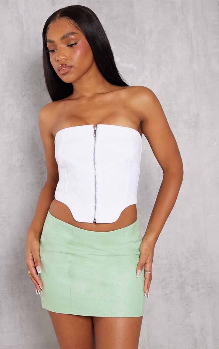 

PrettyLittleThing Белый джинсовый топ с молнией спереди и глубоким подолом