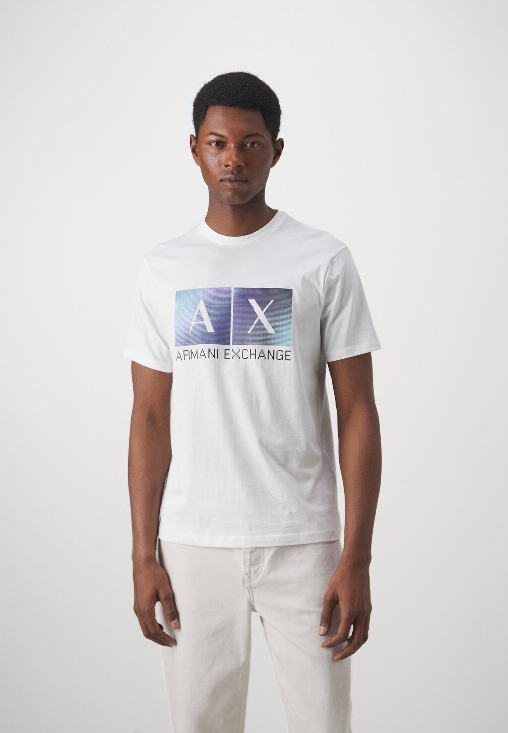 

Футболка с принтом Armani Exchange, цвет off white