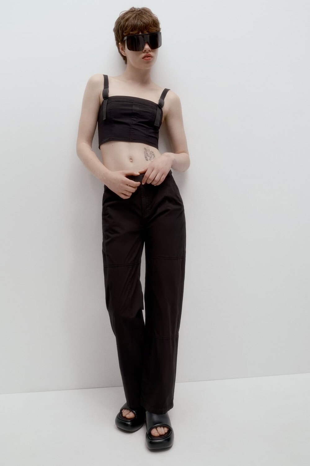 

Технический укороченный топ ZARA, черный