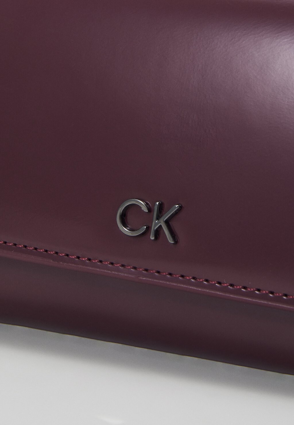 

Кошелек Calvin Klein, бордовый