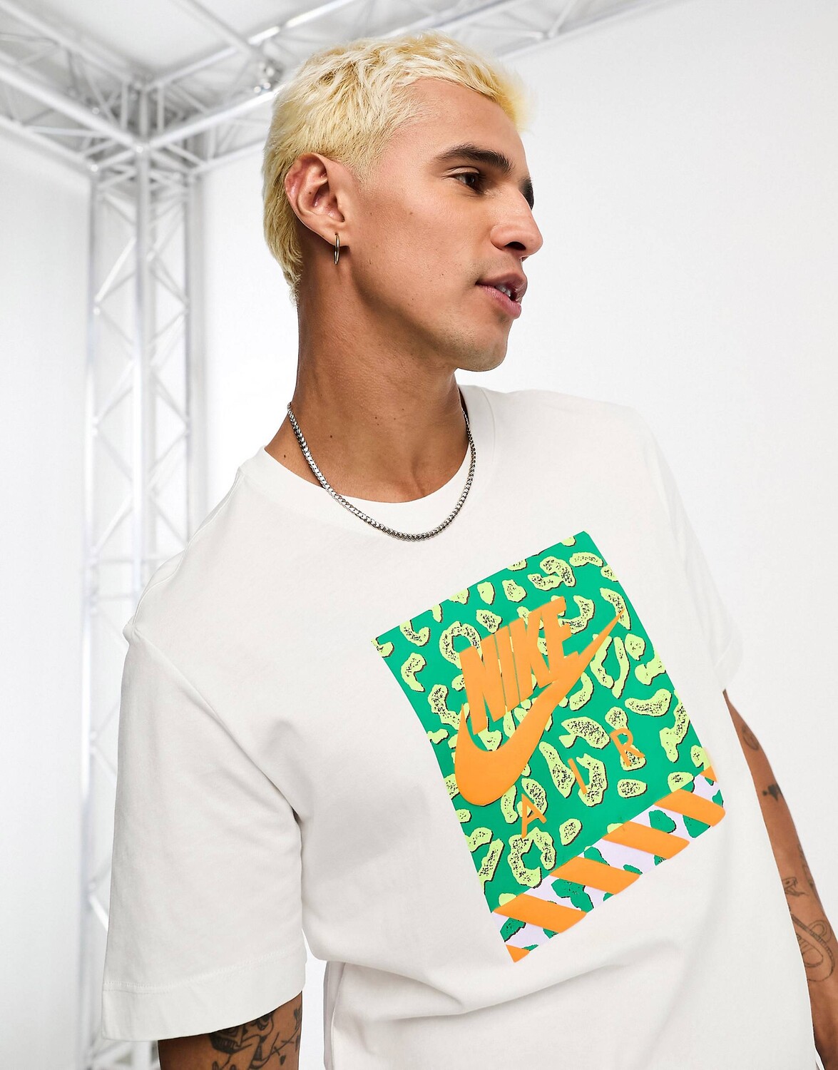 

Белая футболка с логотипом и принтом Nike, Белый