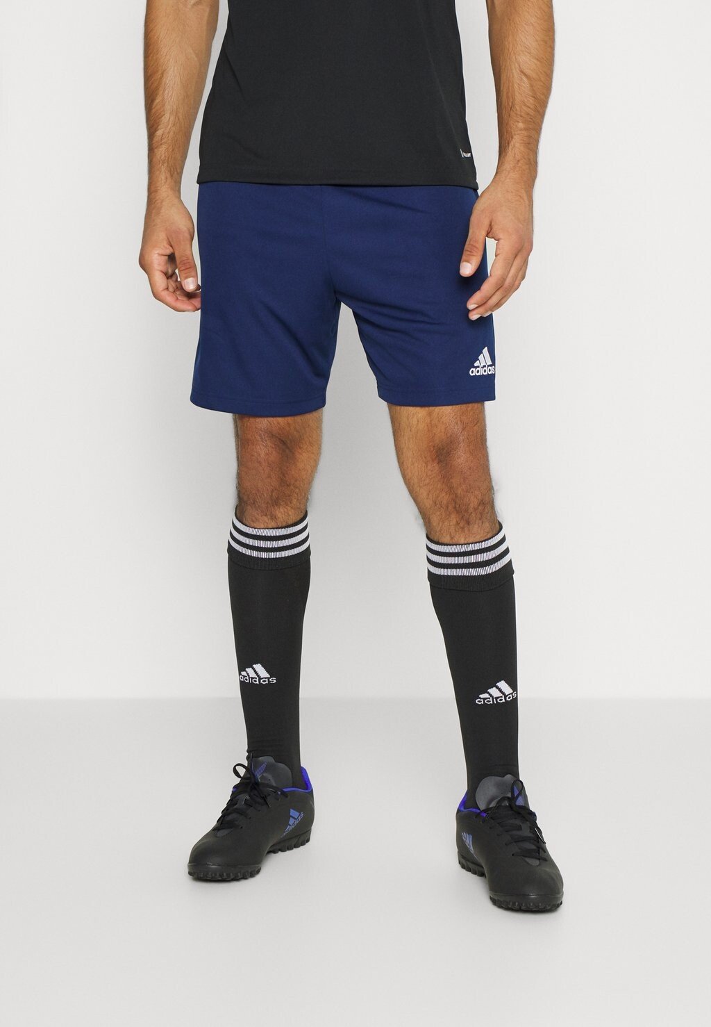 

Спортивные шорты Adidas