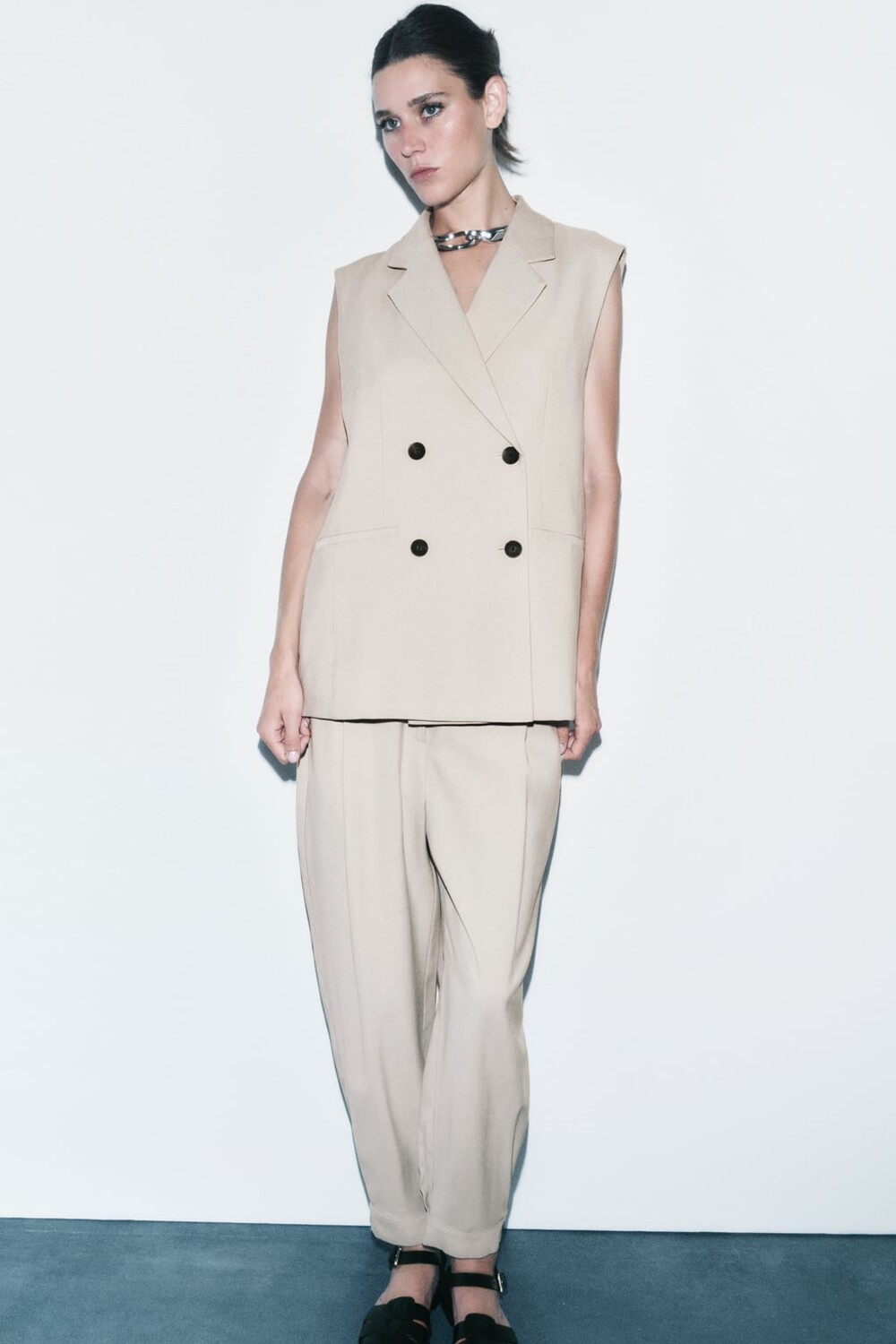 

Жилет с пересеченными руками ZARA, песочный