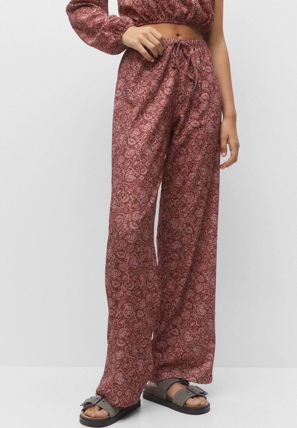 

Брюки PULL&BEAR