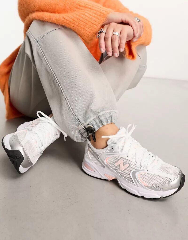 

Кроссовки New Balance 530 белого и пастельно-розового цвета