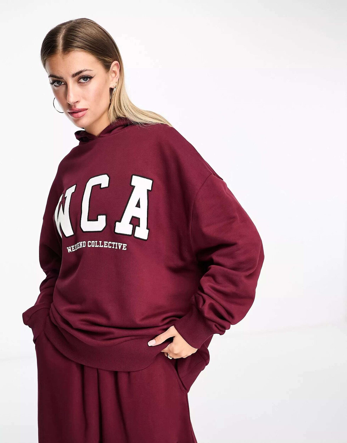 

Бордовая толстовка оверсайз с логотипом WCA ASOS Weekend Collective
