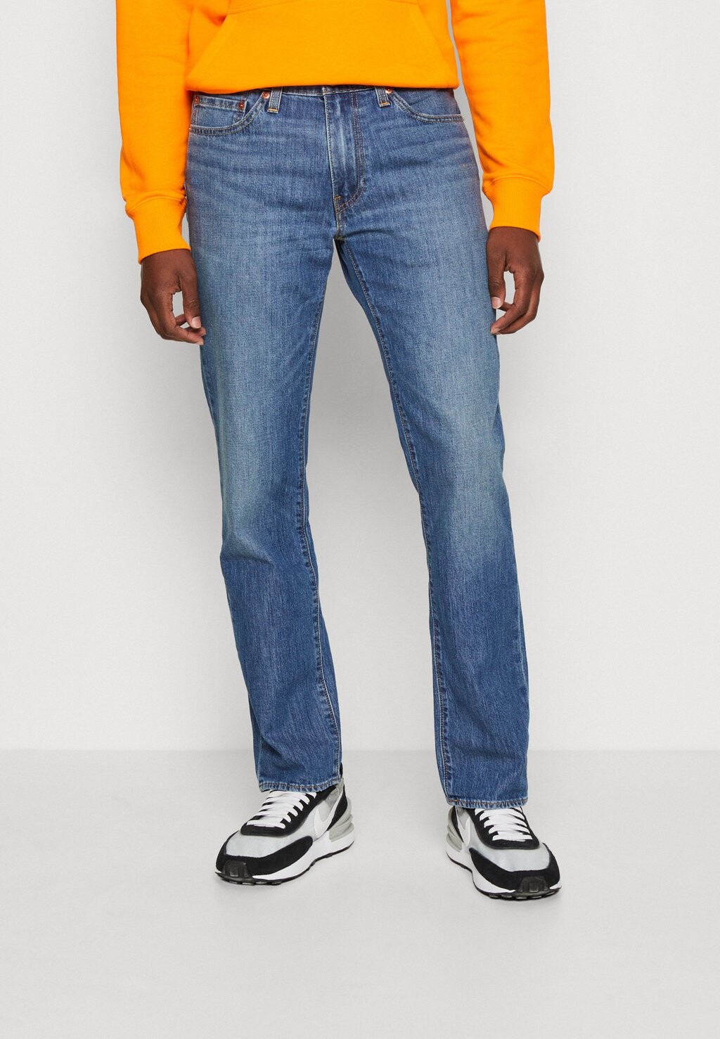 

Джинсы облегающего кроя Levi's