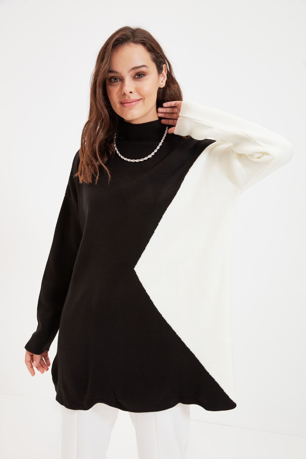Черный трикотажный свитер с цветовыми блоками Trendyol Modest