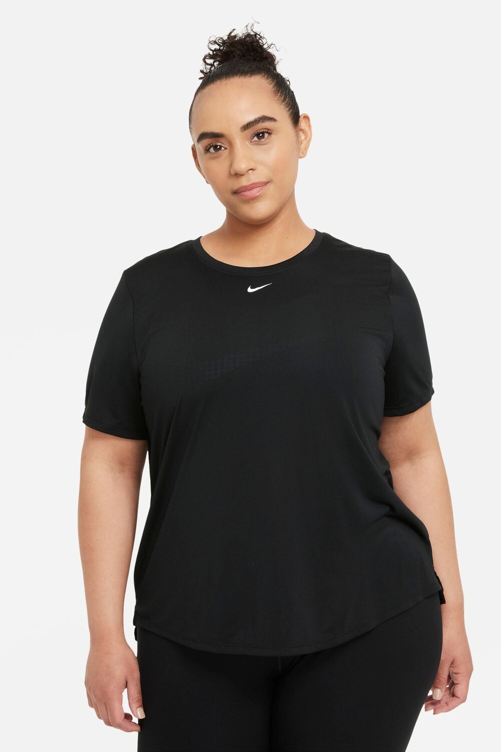 

Одна тренировочная футболка Nike, черный