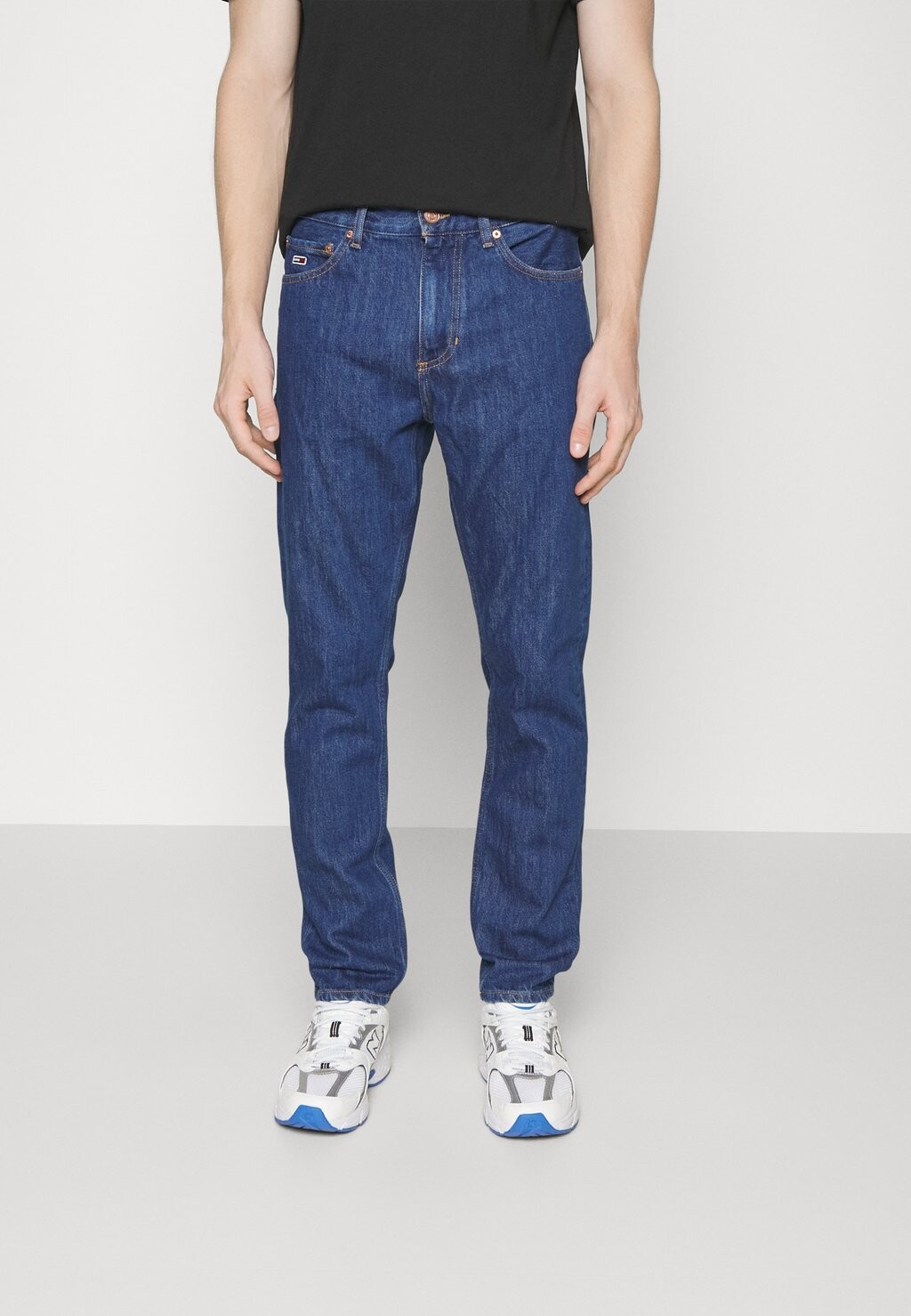 

Джинсы приталенного кроя SCANTON Tommy Jeans, темный деним