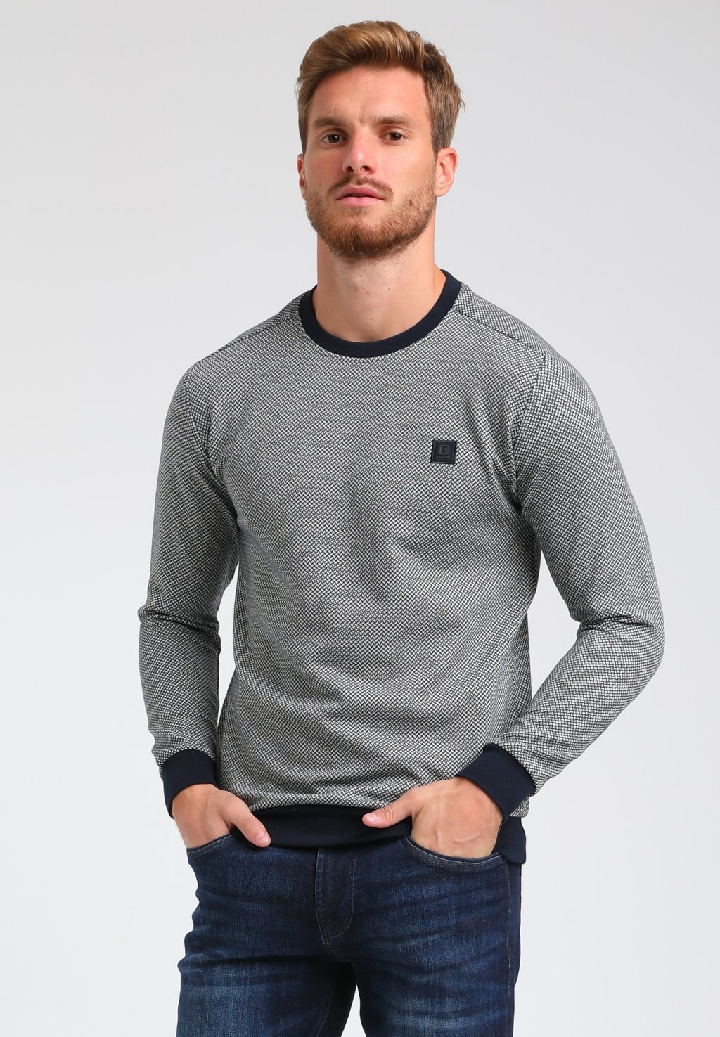 цена Вязаный свитер ROUND NECK Gabbiano, цвет navy