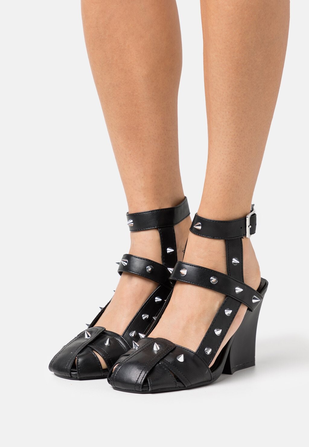 

Туфли на танкетке Koi Footwear, черный