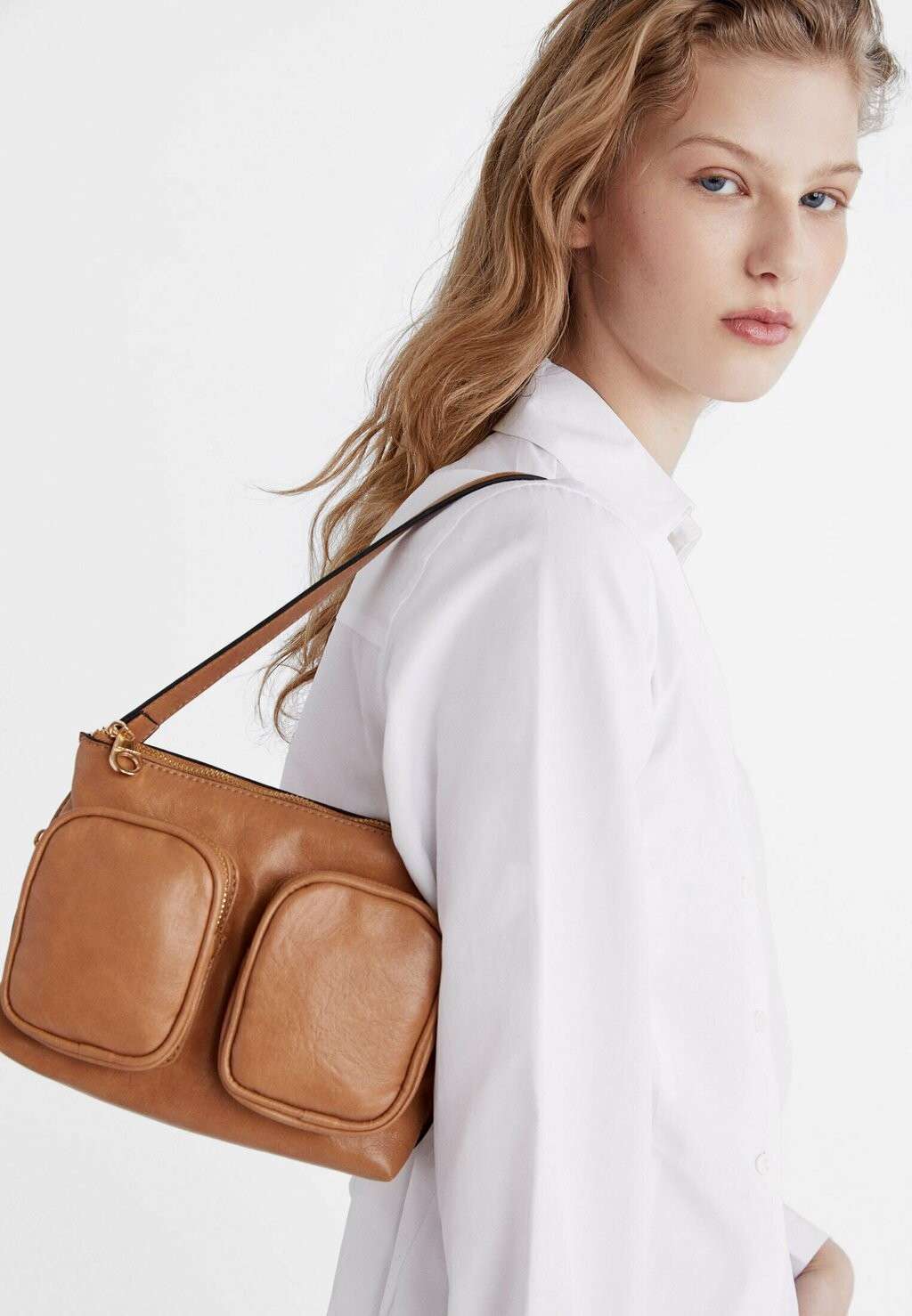 

Сумка WITH POCKETS Stradivarius, цвет camel