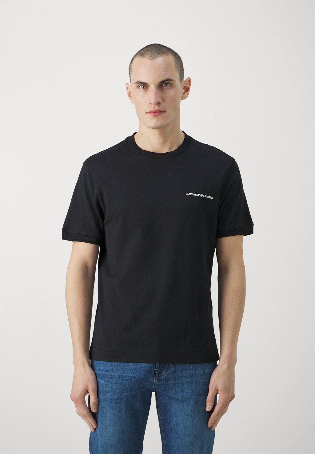 

Базовая футболка Emporio Armani, черная, Черный
