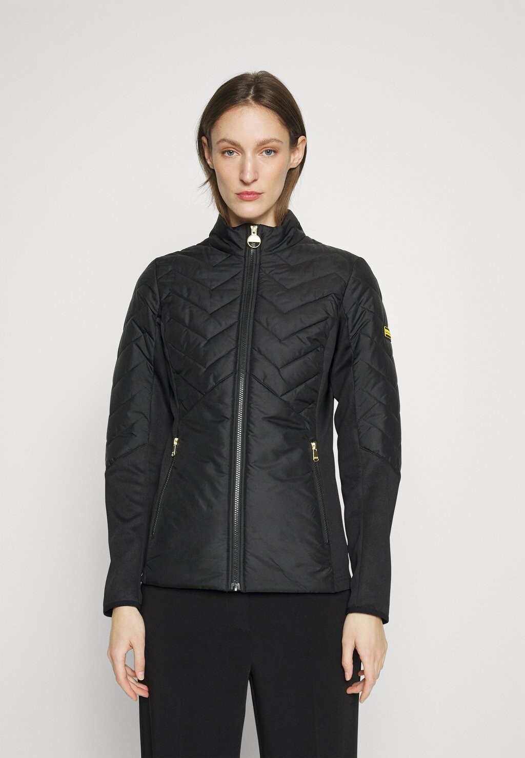 

Легкая куртка Barbour, черный