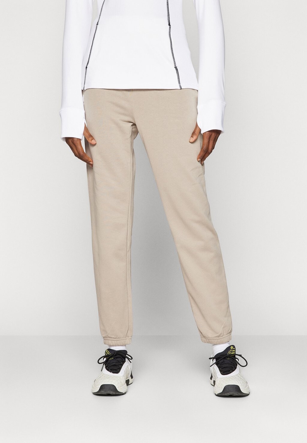 

Брюки для бега RIVAL TERRY JOGGER Under Armour, цвет solid timberwolf taupe/white