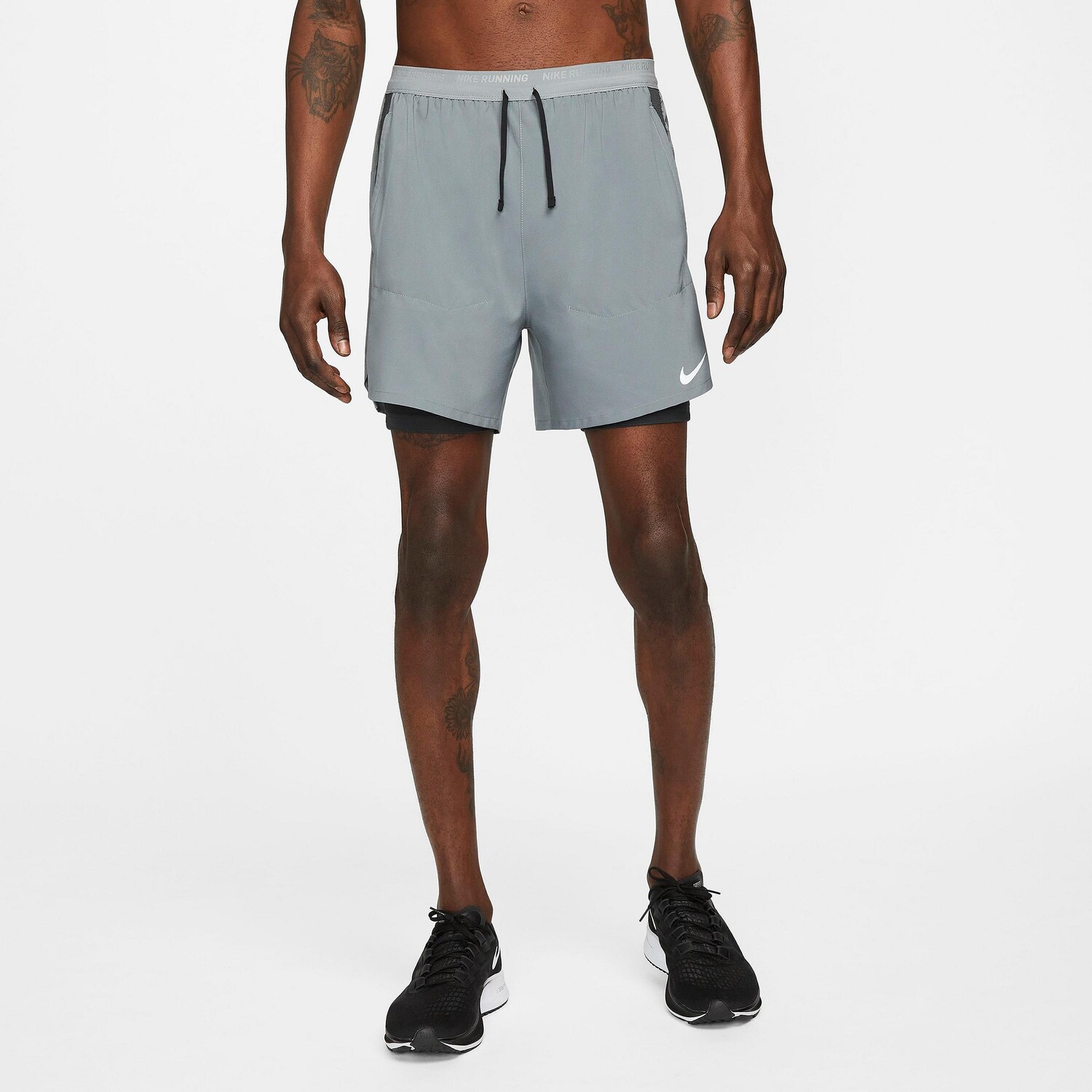 

Мужские гибридные беговые шорты Nike Dri-FIT Stride 5 дюймов, серый