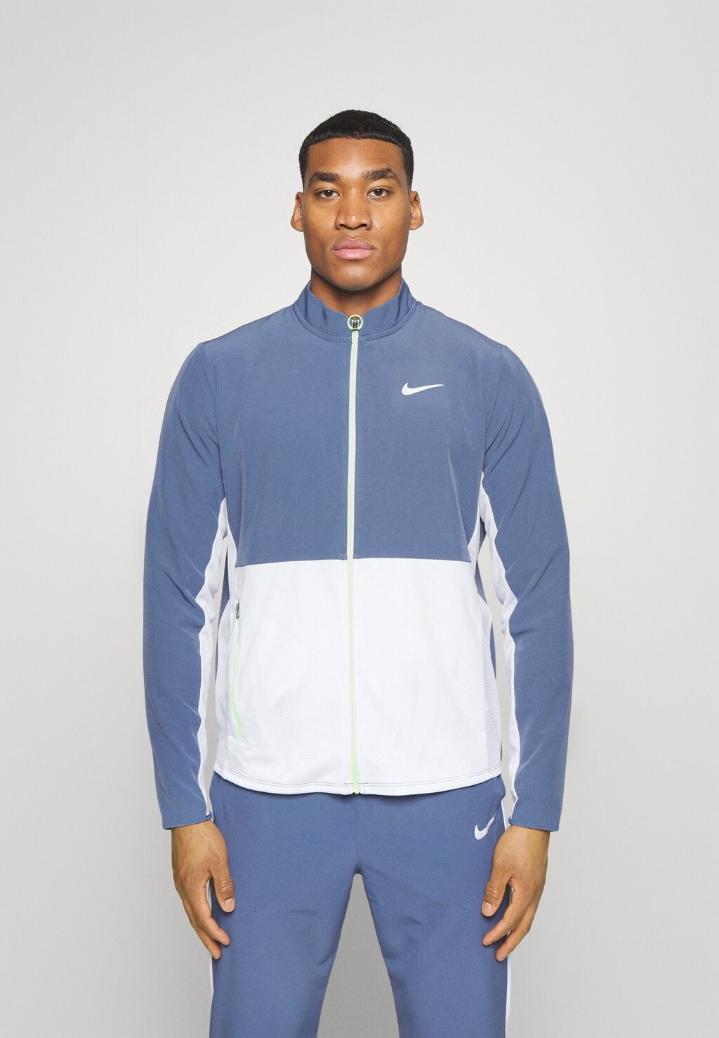 

Спортивная куртка Nike