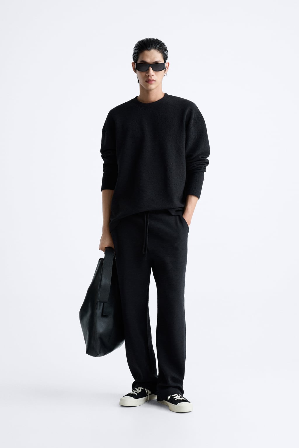

Текстурированная толстовка ZARA, черный