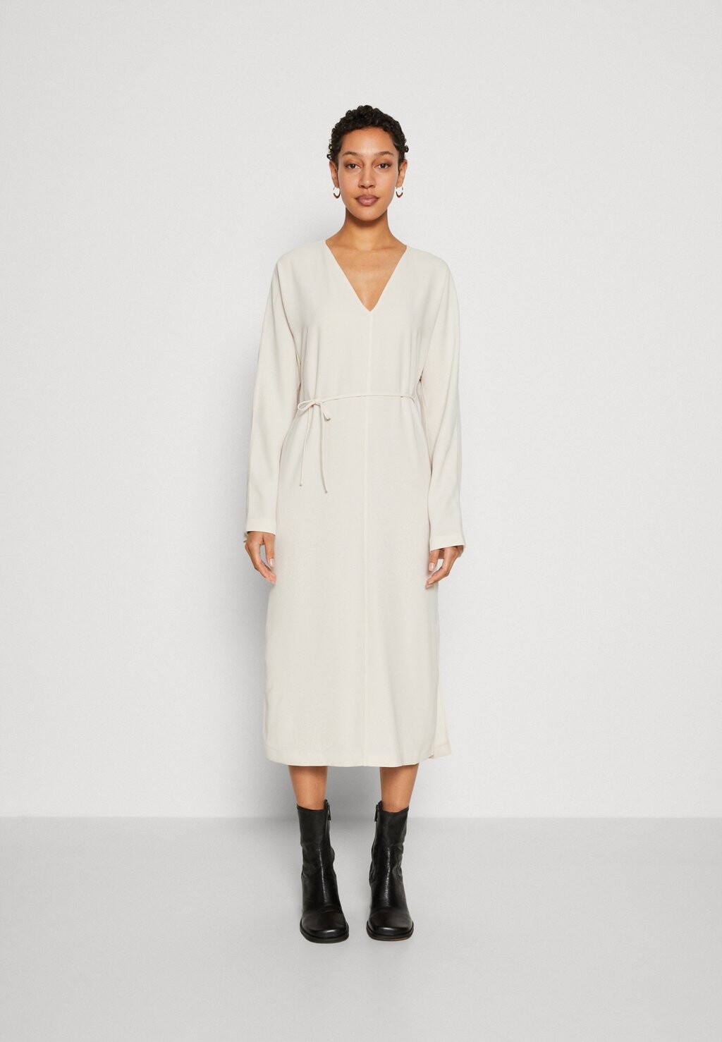 

Дневное платье STRUCTURE V NECK DRESS Calvin Klein, цвет sandshell