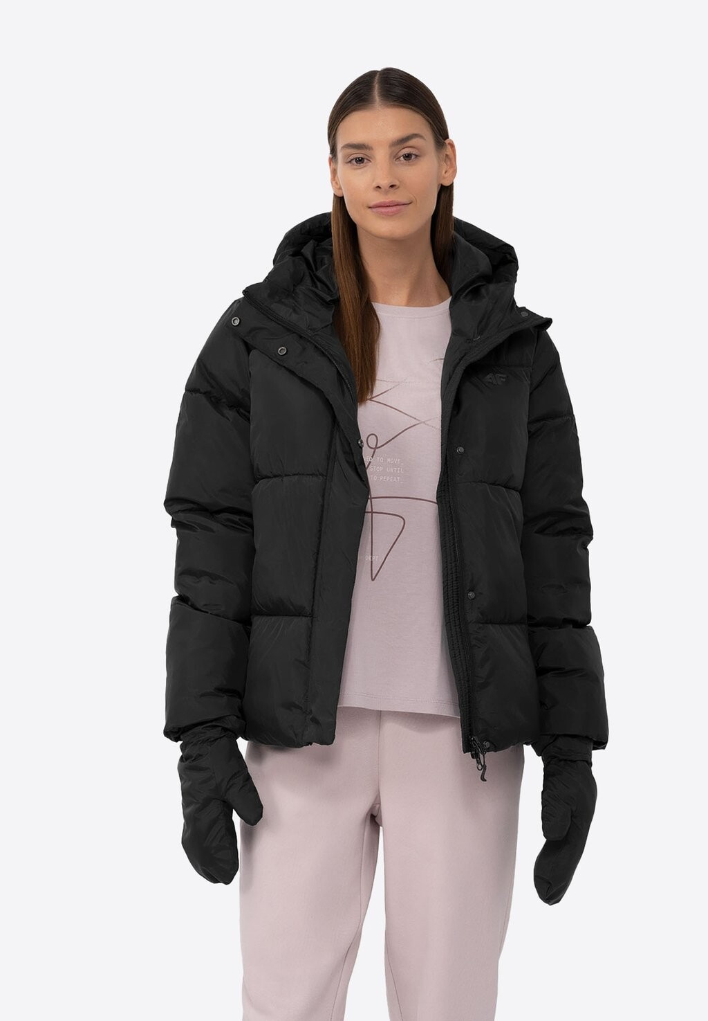 

Зимняя куртка 4F, цвет deep black