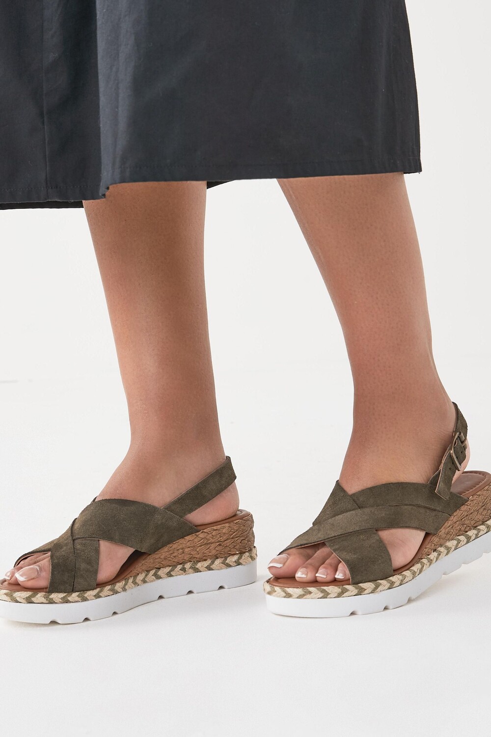 

Спортивные туфли на танкетке Forever Comfort с перекрестными ремешками Next, зеленый