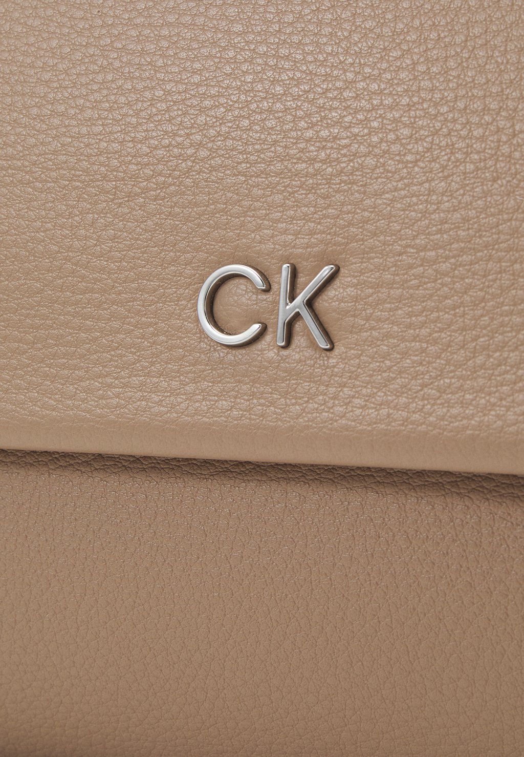 

Сумочка Daily Shoulder Bag Pebble Calvin Klein, лисичка