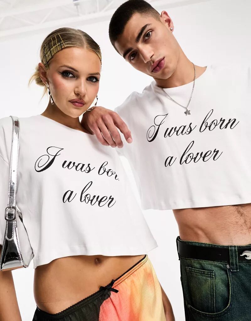 Белый укороченный топ унисекс IIQUAL с блестящей надписью «I Was Born A Lover» футболка printio 2558248 stay a lover