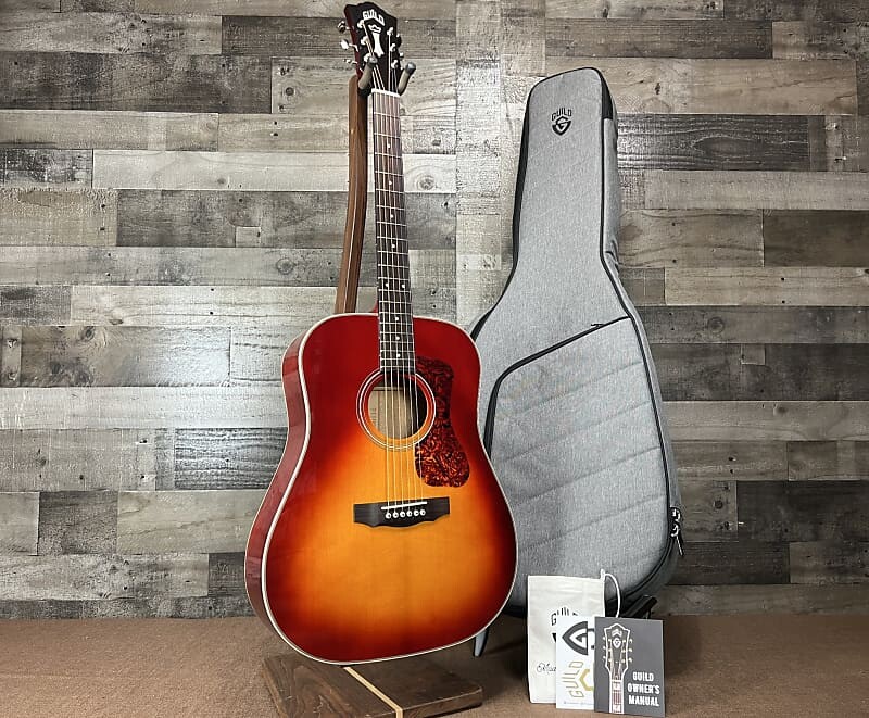 

Акустическая гитара Guild D-140 Dreadnought Acoustic Guitar - Cherry Burst w/ Gig Bag